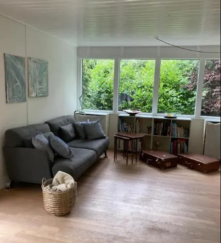 Lovely Summer House By The Coast *